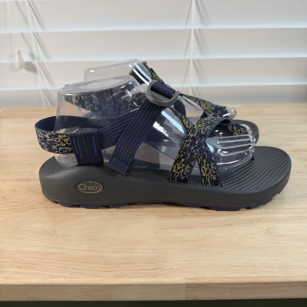 Chaco Z2 Classic Sandals Mens Sz 9 Navy Blue Adjustable Strap New Hiking Outdoor
